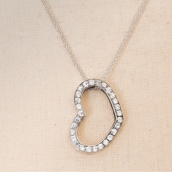 Elegant pendant choker with dainty chain & crystal faux diamond heart pendant - Picture 1 of 13